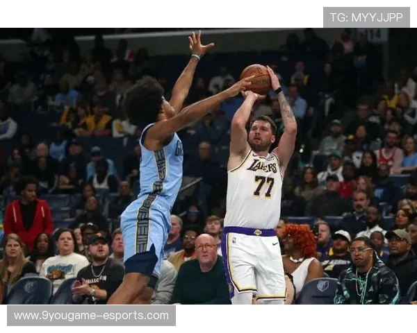 东契奇复出砍44分率队逆转灰熊！连续三场40近62年首次！，东契奇是哪一队的